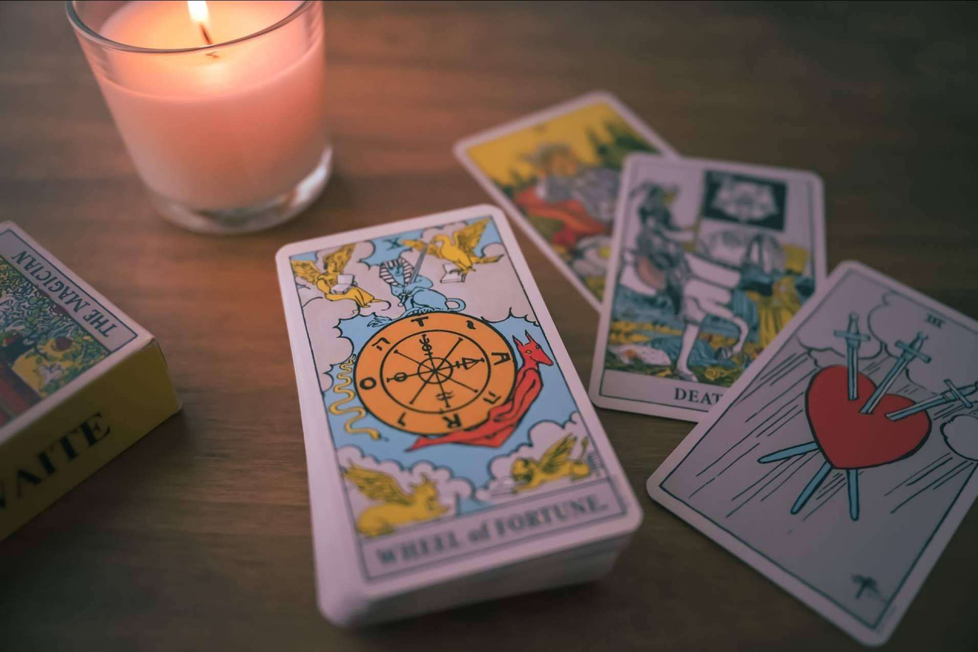 De los mejores tarotistas y videntes en español, se pueden encontrar en Tarot Orula