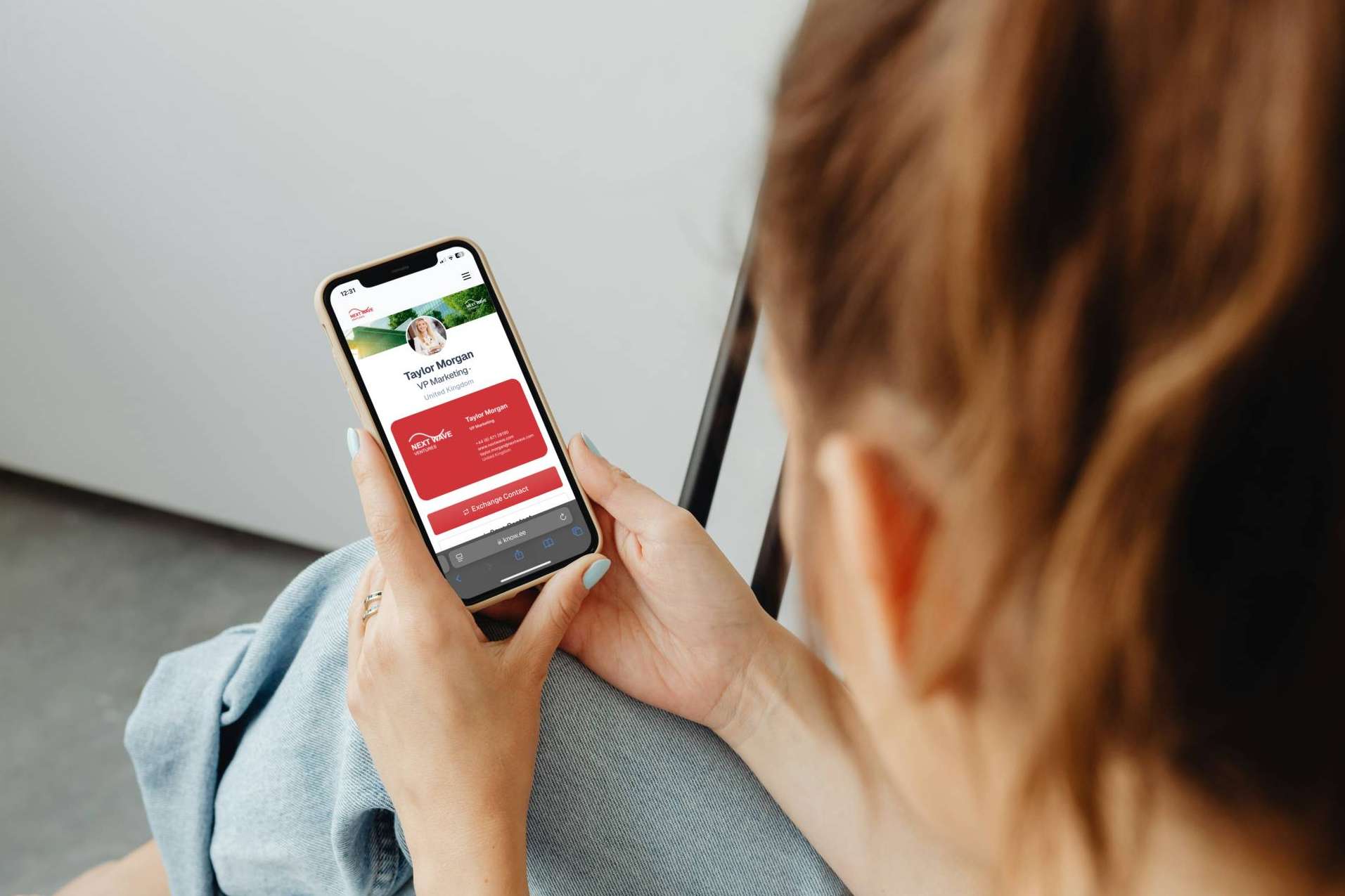 A unified professional presence with Knowee; your brand image starts with your team
