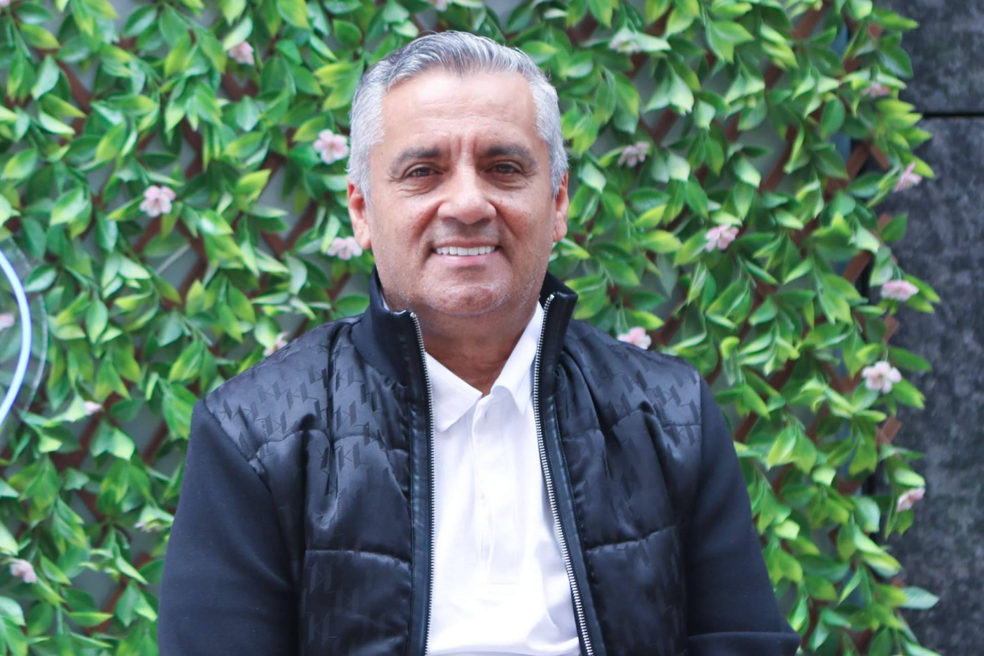 Marlon Becerra transforms smiles with aesthetic and functional dental implants in Colombia